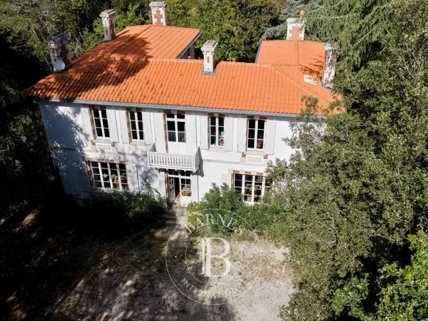 Maison 10 pièces 403 m²