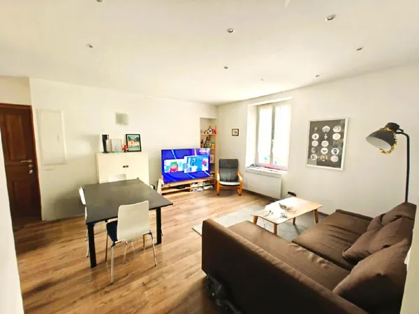 Appartement T3, 2 chambres Rue Coppée DPE D 60 m² CAVE GALETAS investisseur primo accédant