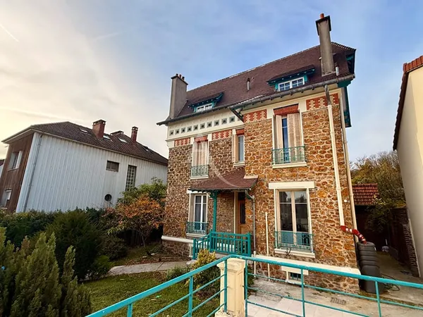 ROSNY-SOUS-BOIS Centre-ville , Maison Bourgeoise de 8 pièces