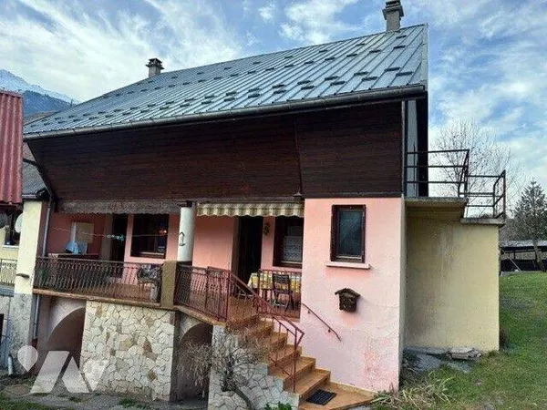 Maison 4 pièces 180 m²