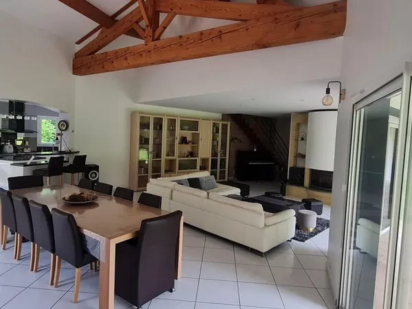 MAISON D'ARCHITECTE - 186 m² - Terrain paysagé de 2 800 m² - SAINTES