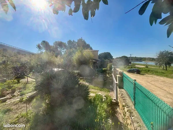 Maison Provençale au bord du canal