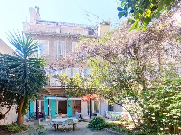 Marseille, Chapitre : T4 de 106 m² Carrez, jardin privatif de 100 m², garage de 59 m², dépendance