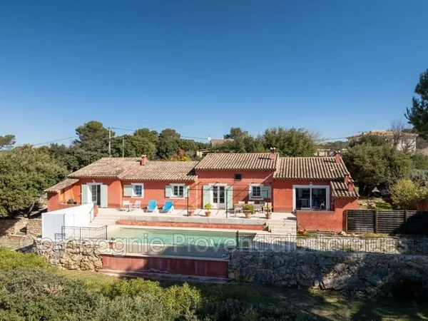 Villa 6 pièces 200 m²