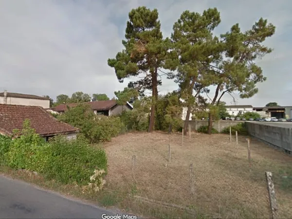 CASTELJALOUX Terrain constructible de 841 m²