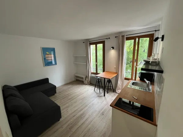 Studio Paris Place du Colonel Fabien