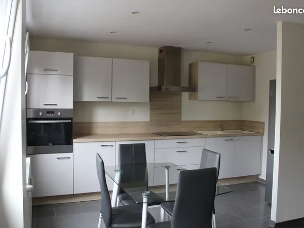 Studio rénové de 36 m² - Meublé - Parking privé sécurisé - Chauffage inclus