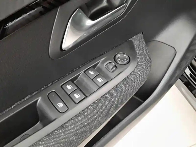 Peugeot 208 hybrid 110 e-dcs6 — photo 50