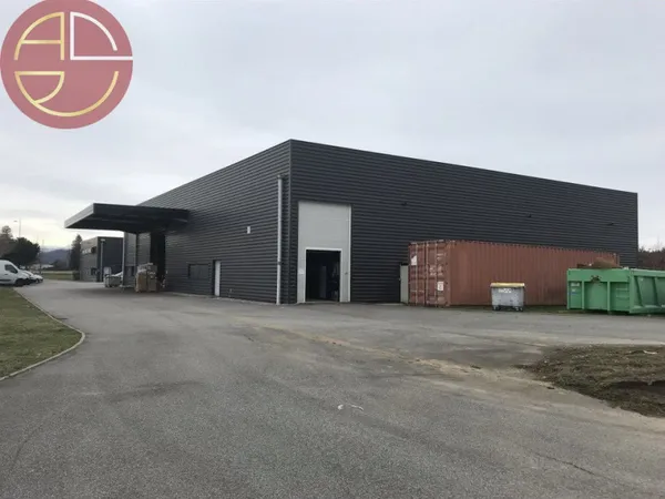 Entrepôt 2058 m²