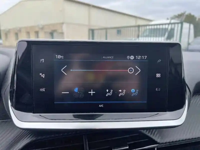Peugeot 208 puretech 100 s&amp;s bvm6 — photo 17