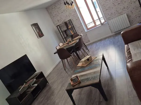 Charmant F2 meublé de 70 m² avec mezzanine, dressing & jardin - Metz