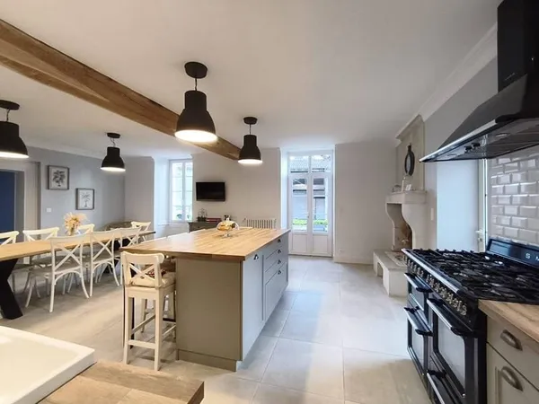 Maison 10 pièces 328 m²