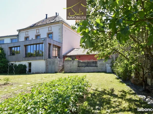 Maison 8 pièces 270 m²