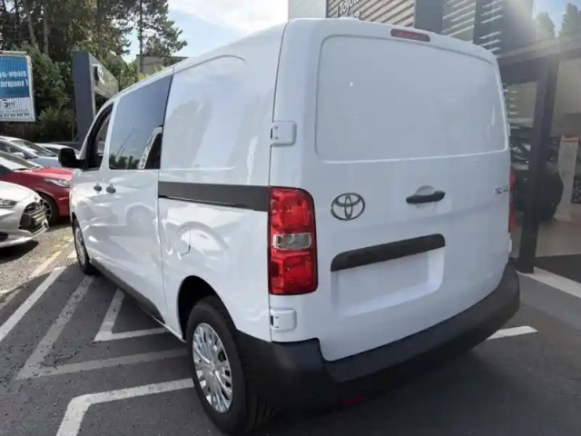 Toyota Proace medium 2.2 d-4d 150 cabine approfondie start pack confort bva my25 — photo 4