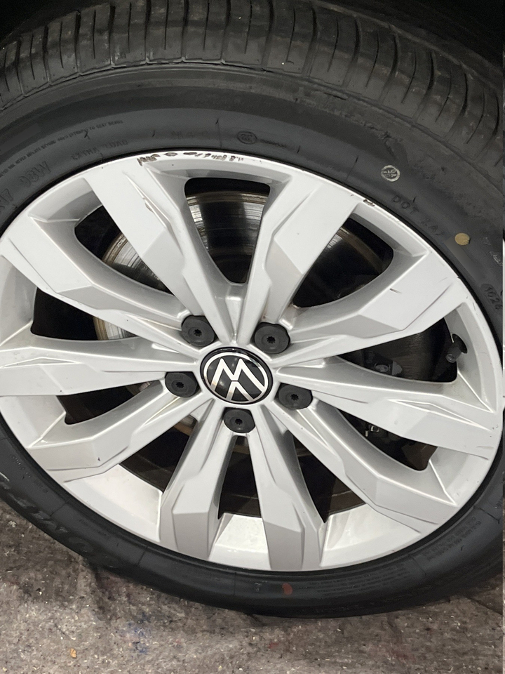 Volkswagen T-Roc — photo 36
