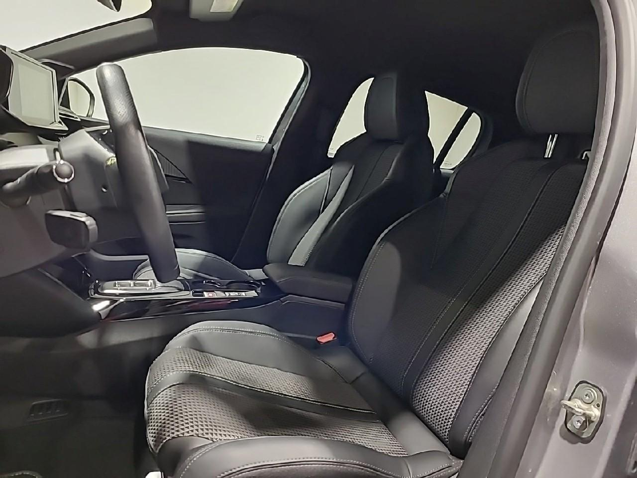 Peugeot 208 electrique 50 kwh 136ch gt — photo 10