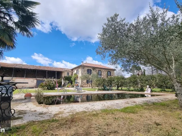 Propriété 6 pièces 225 m²
