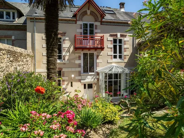 Nantes Canclaux, élégant hôtel particulier de caractère avec garage