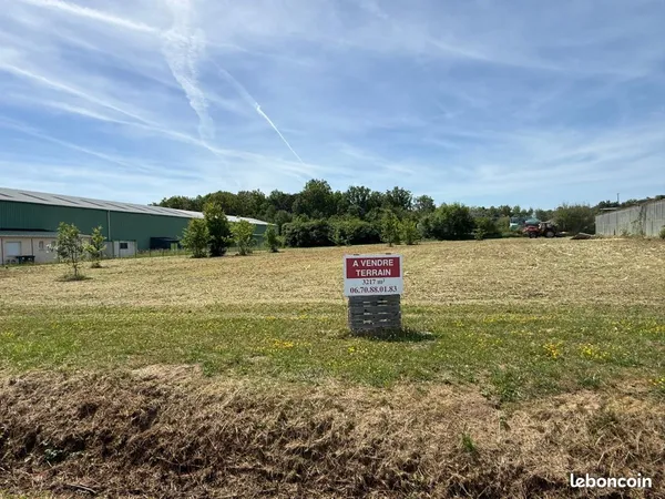 Terrain pro constructible 3 217 m2 - accès A77