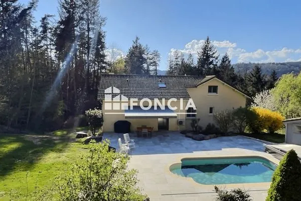 Maison 6 pièces 230 m²
