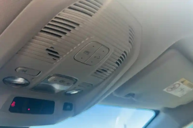 Citroën C5 Aircross hybride rechargeable 225 e-eat8 — photo 28