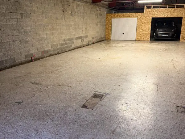 Location Box de stockage , Garage .Places de stationnement Moto