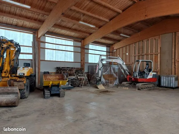 Local 217 m² Vuillecin
