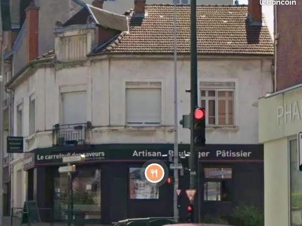 Plateau de 100 mètres carrés semi-aménagé