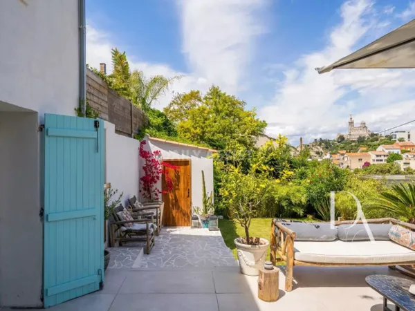 Maison de ville avec jardin de 250 m² et vue Notre-Dame de la Ga