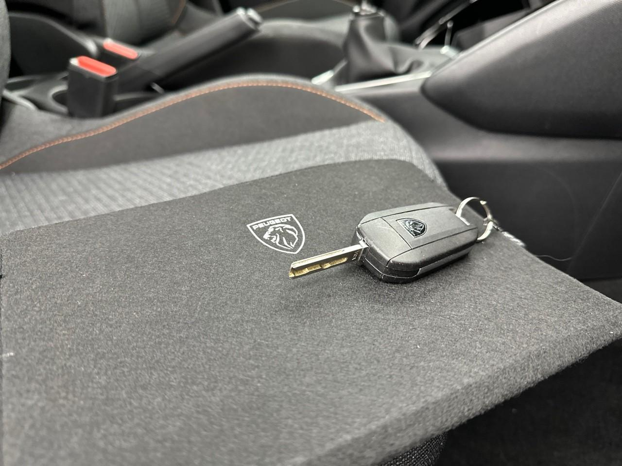 Peugeot 2008 100 s&s bvm6 style — photo 32
