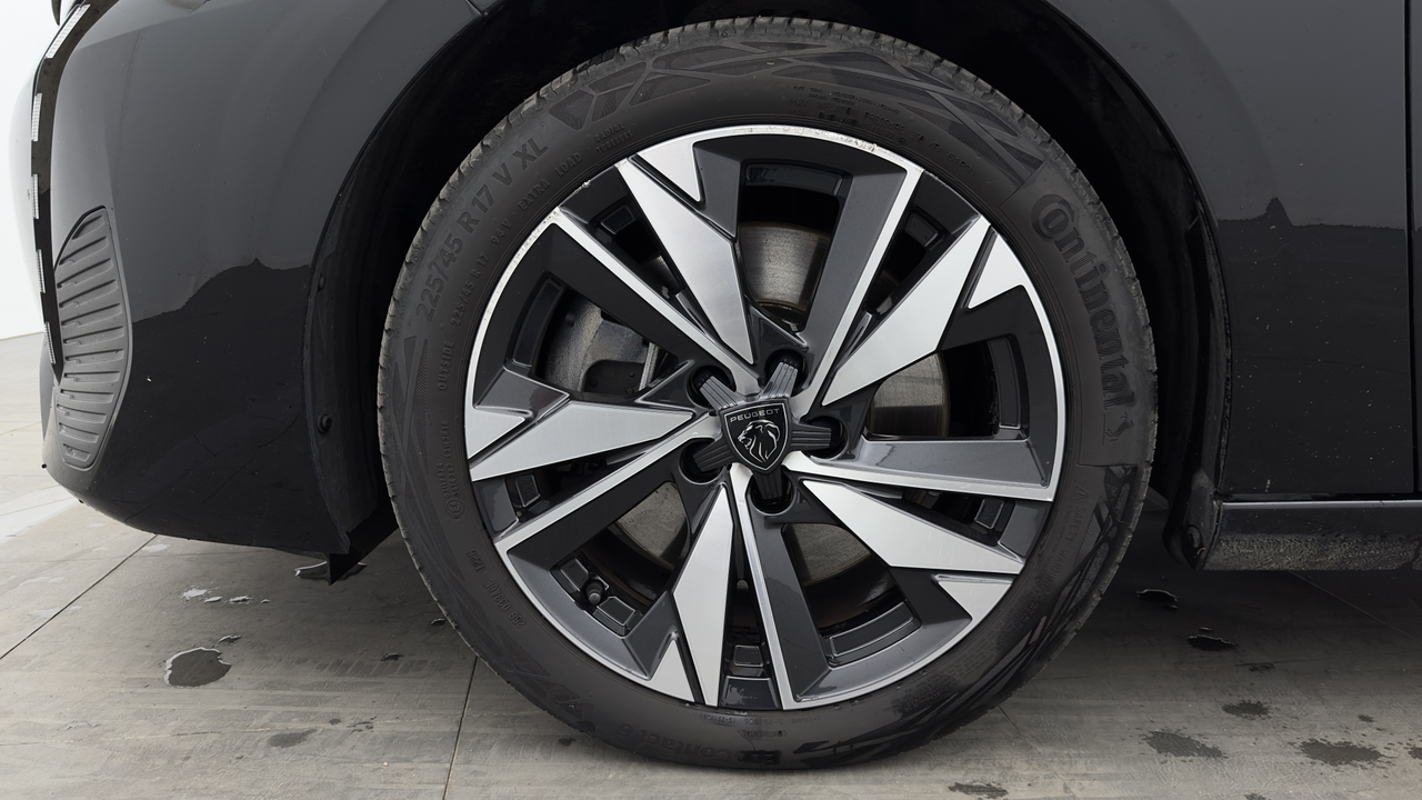 Peugeot 308 SW PHEV 180 e-EAT8 — photo 9