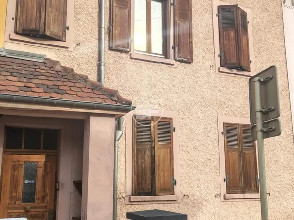 Maison mitoyenne de 163,92 m² avec jardin, charme de l'ancien