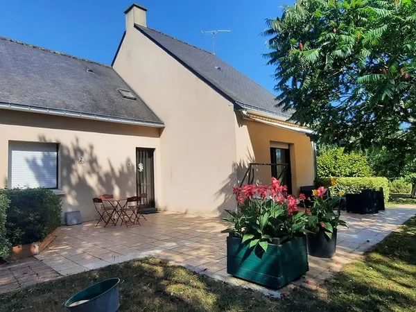 A cinq minutes de Châteaubriant - Maison familiale 160 m2 - 5 chambres - Terrain 2 600 m2 - Vie de p