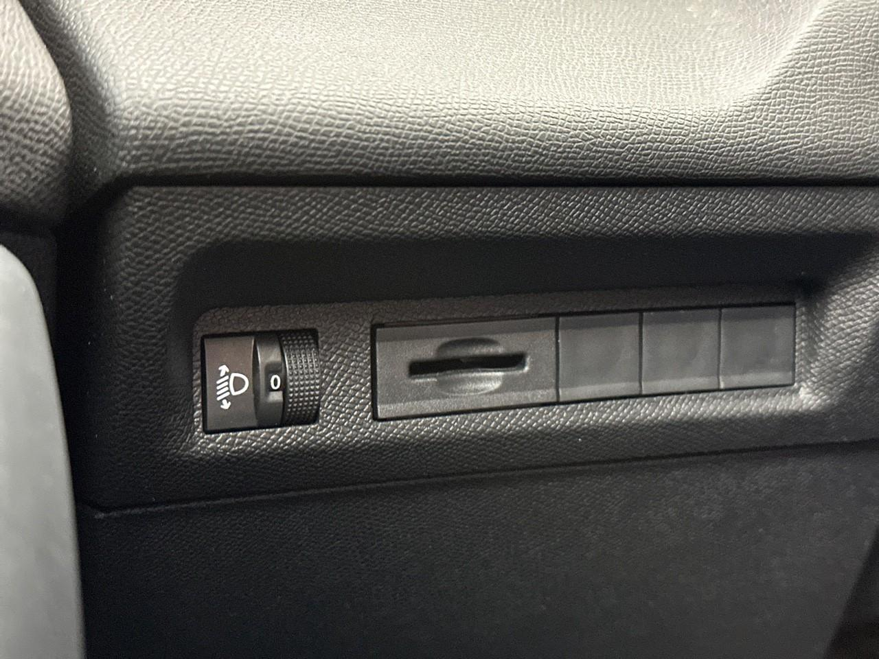 Peugeot 308 sw puretech 130ch s&s bvm6 allure pack — photo 17