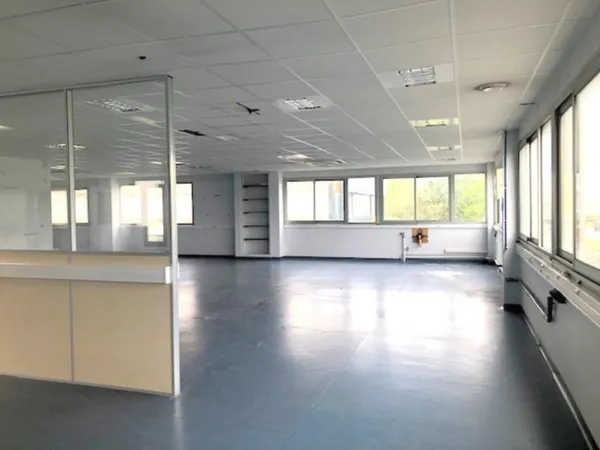 Local commercial 523 m²