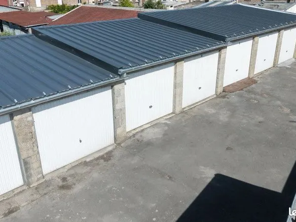 Ensemble immobilier de 11 garages - Fort potentiel locatif