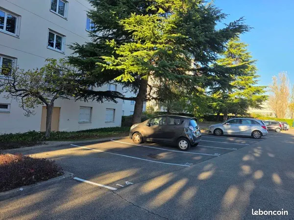 Stationnement Location Lyon 75€