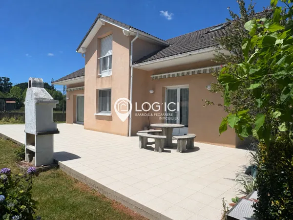 Maison familiale 5 chambres avec double garage et jardin