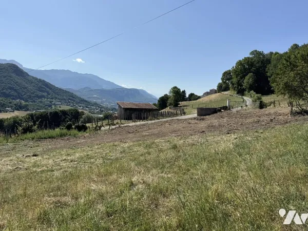 Terrain 740 m²