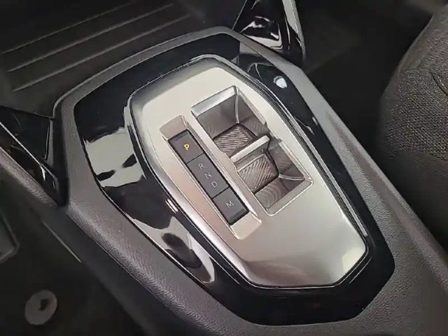 Peugeot 208 hybrid 100 e-dcs6 — photo 14