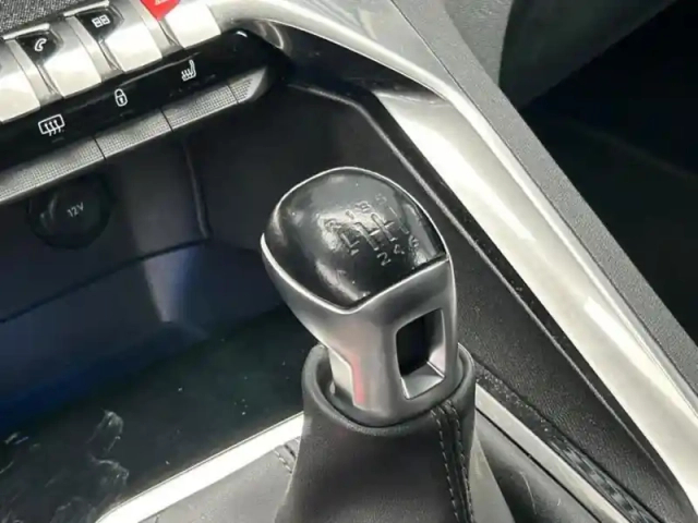 Peugeot 3008 1.2 puretech 130ch e6.c allure s&amp;s — photo 10