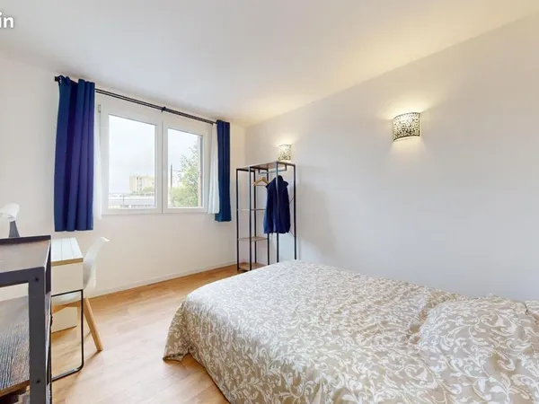 Chambre 5 pièces 72 m²