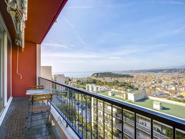 NICE MONT ALBAN - SUPERBE 3 PIÈCES AVEC BALCON ET PARKING