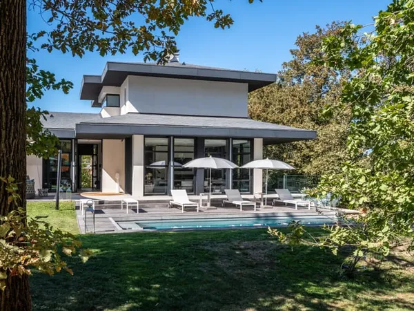 Maison d'architecte 315 m² - piscine et parc de 6647 m² - centre ville