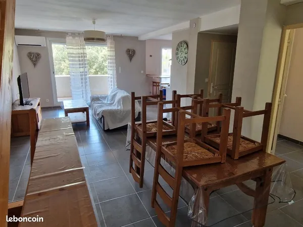 Description: Appartement T2 meublé dans petite résidence familiale
