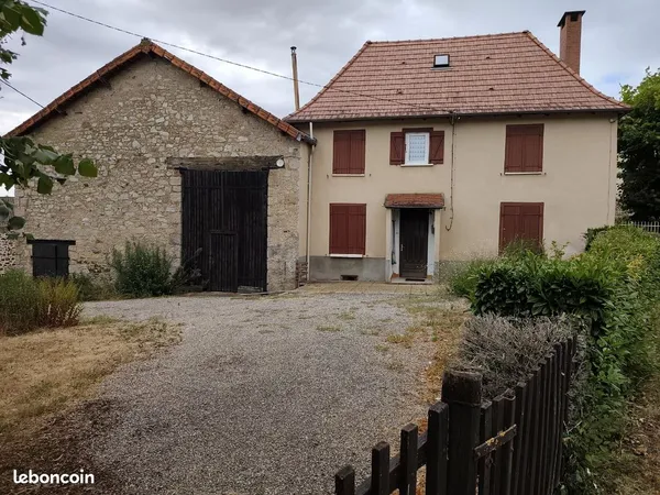 Maison en pierre avec dépendances dans un hameau calme à 15min de Limoges et 5min de Nexon