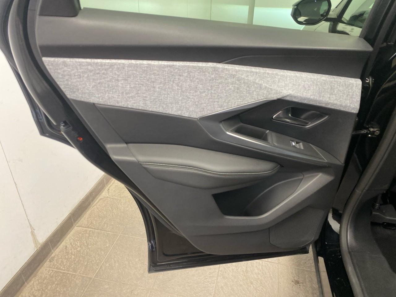 Peugeot 3008 hybrid 136 e-dcs6 gt — photo 21