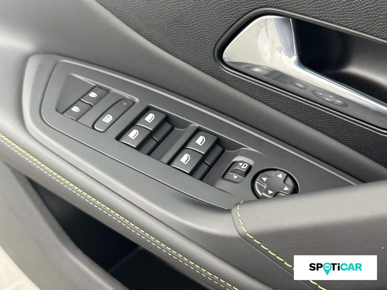 Peugeot 2008 1.2 puretech 100ch s&s allure pack — photo 18
