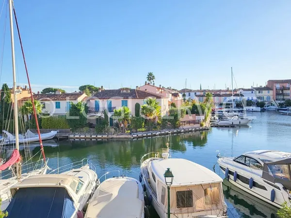 EXCLUSIVITE PORT GRIMAUD STUDIO-CABINE AVEC LOGGIA ET GARAGE