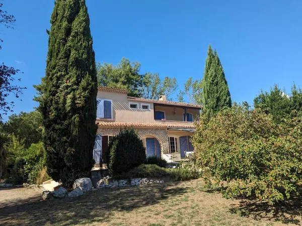 Villa 10 pièces 240 m²